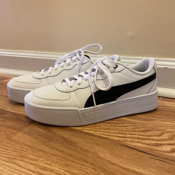 Puma Fashion Sneaker NWOT - Picture 1 of 4